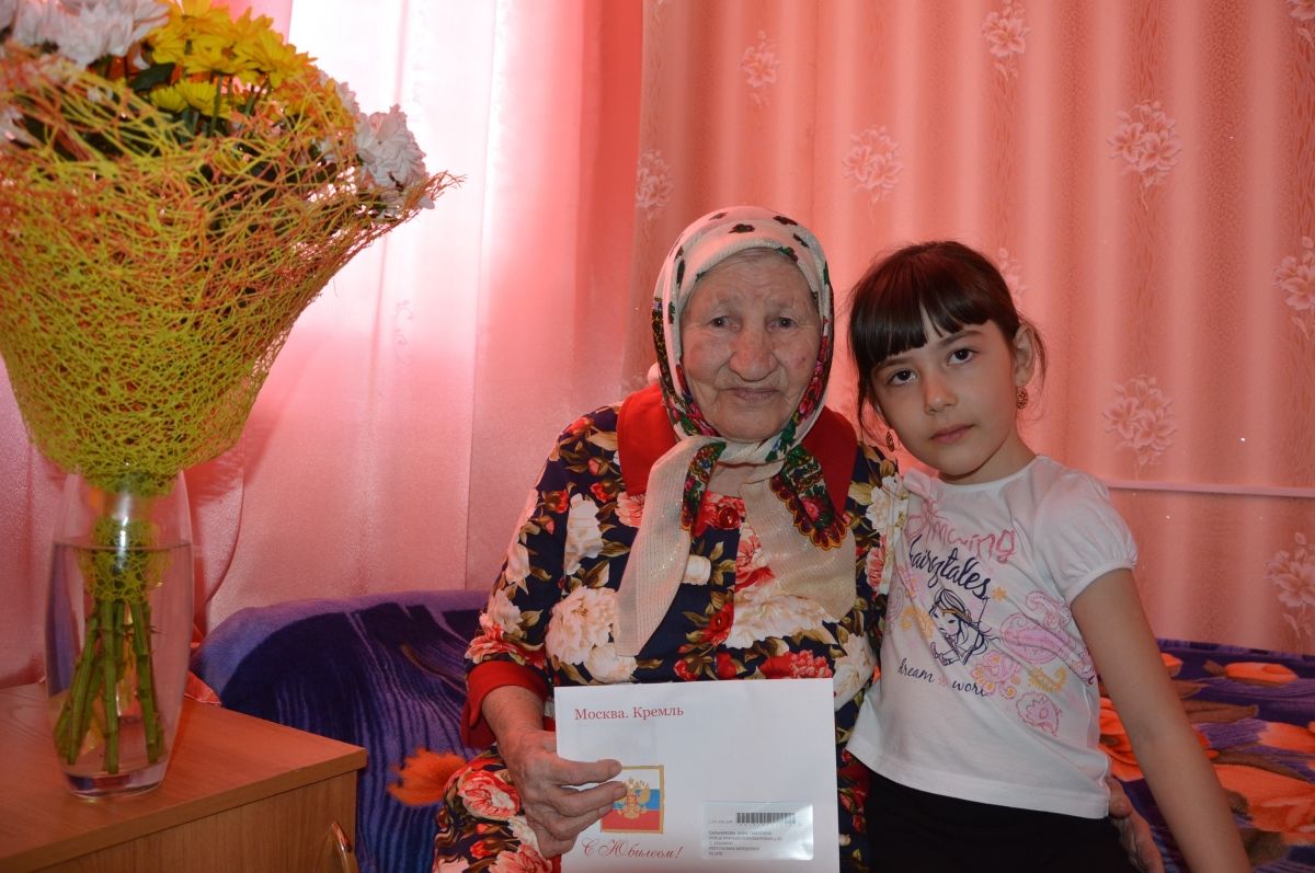 90-летний юбилей труженицы тыла Сальниковой Анны Павловны.